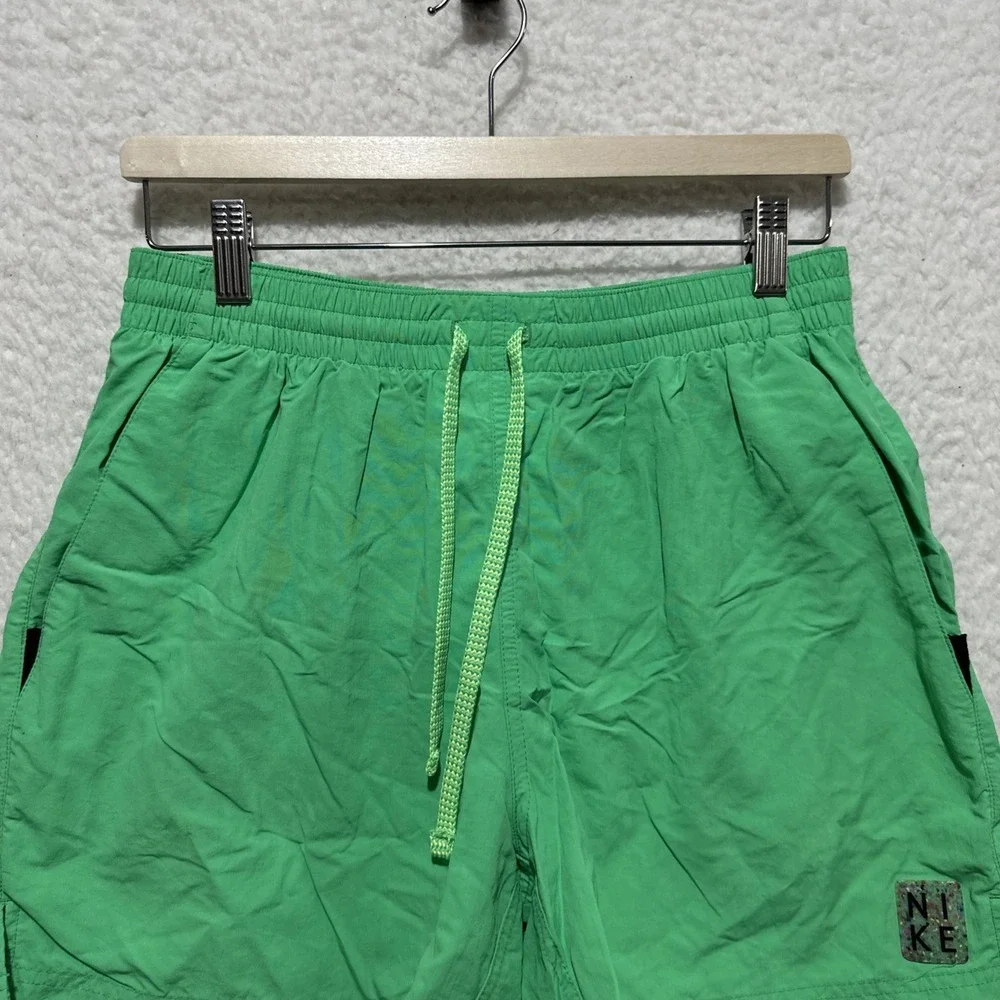NIKE Swim Shorts Trunks Men's Size M Green Brief-Lined Drawstring Pockets‎ Logo